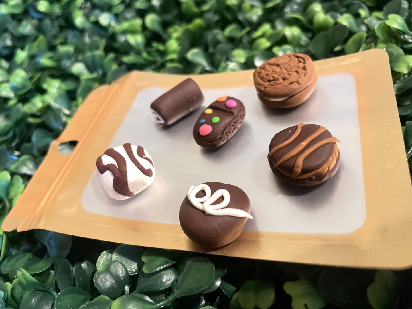 Snack cake magnet set