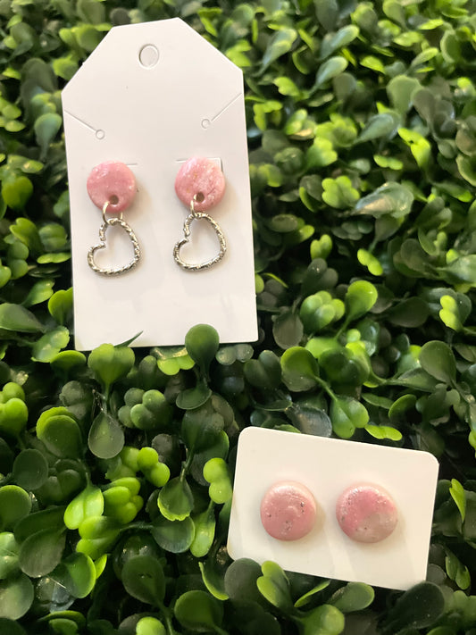 Pink stud set
